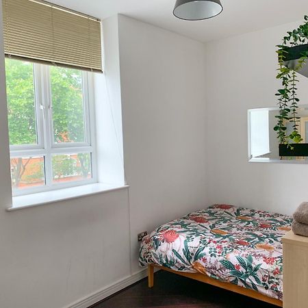 Room In Stratford With Private Bathroom And Parking London Bagian luar foto