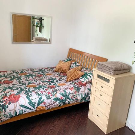Room In Stratford With Private Bathroom And Parking London Bagian luar foto